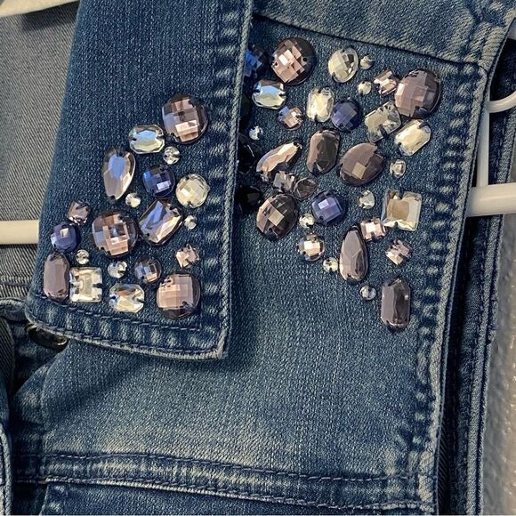 Chicos Platinum embelished DENIM VEST SCATTERED STONES size 0/S/4 - Picture 3 of 11